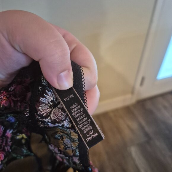 Victoria's Secret Floral Bra & Panty Set - Picture 2 of 4